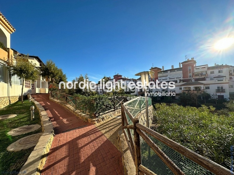 Ático con terraza de 100m2 en Caleta de Vélez, con parking y trastero