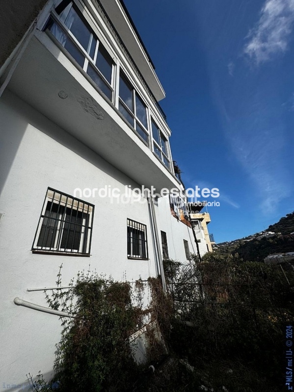 Casa adosada con potencial infinito en Torrox Pueblo