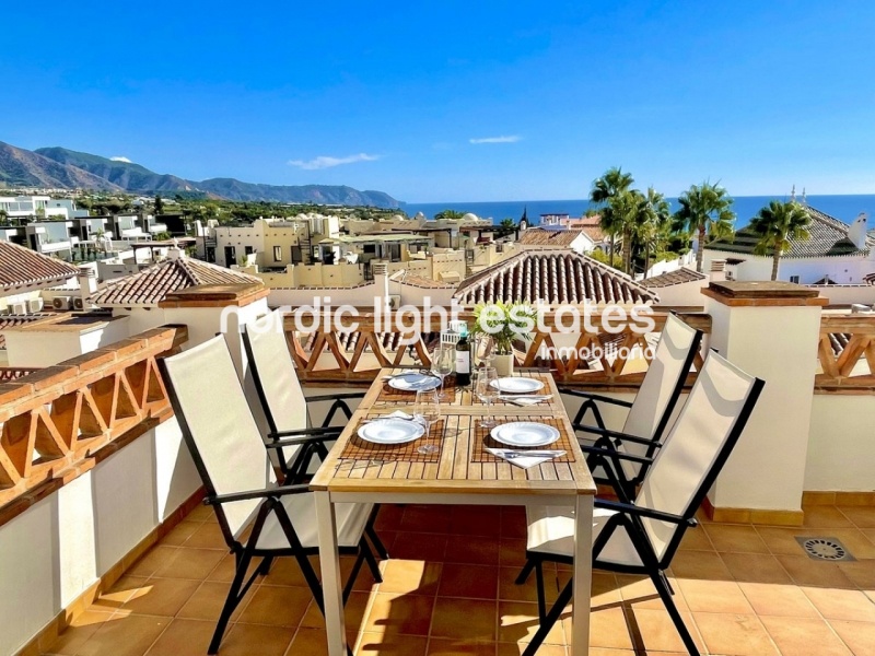 Maravilloso apartamento con cochera privada y vistas fantásticas en Nerja