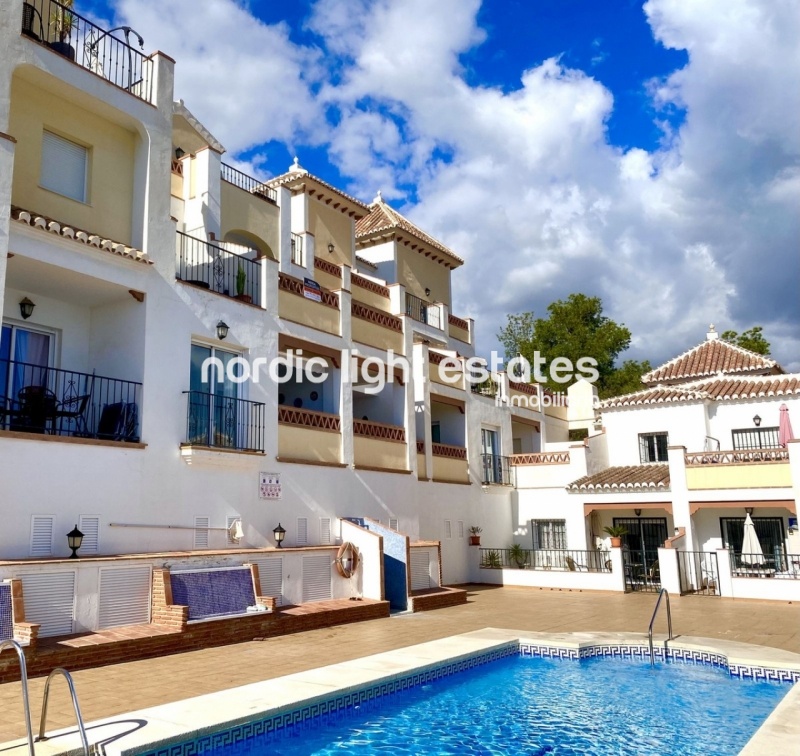 Maravilloso apartamento con cochera privada y vistas fantásticas en Nerja