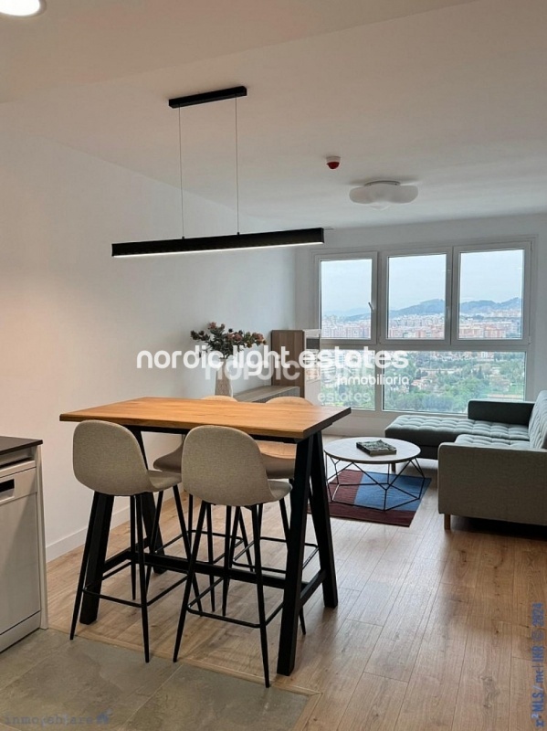 Elegante apartamento en la Torre Norte de Martiricos en Málaga capital