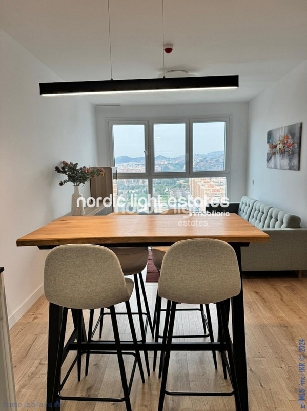 Elegante apartamento en la Torre Norte de Martiricos en Málaga capital