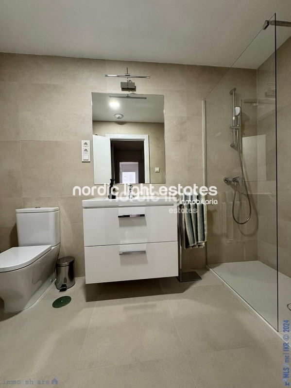 Elegante apartamento en la Torre Norte de Martiricos en Málaga capital