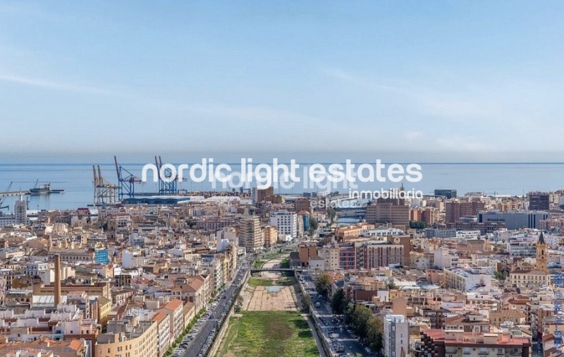 Elegante apartamento en la Torre Norte de Martiricos en Málaga capital