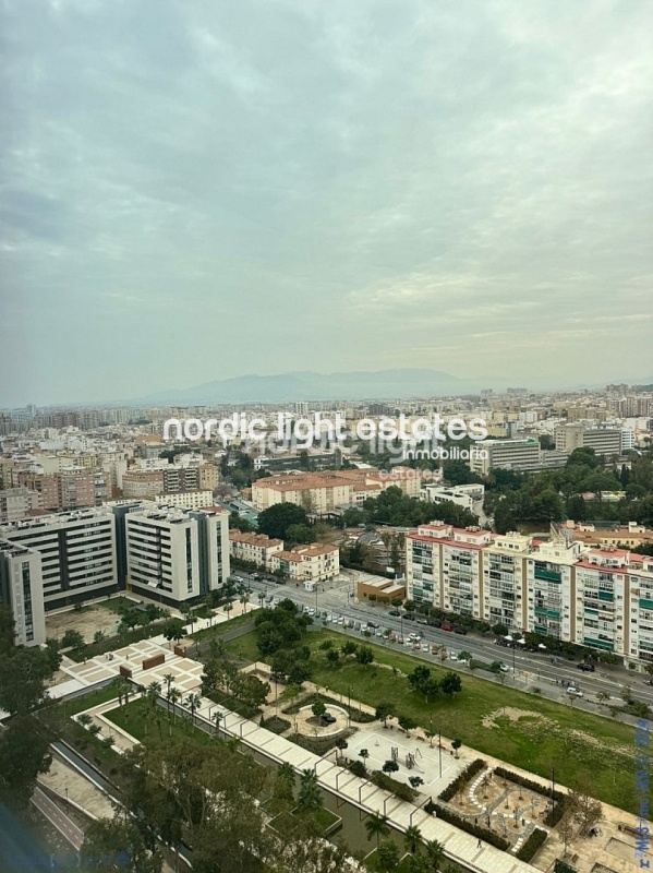 Elegante apartamento en la Torre Norte de Martiricos en Málaga capital