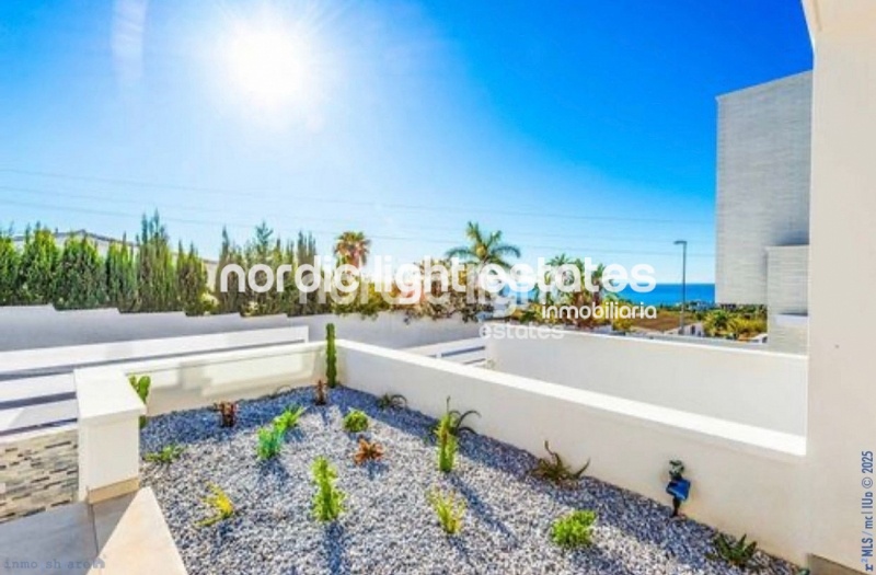 Contemporary style, comfort, prime location in Nerja