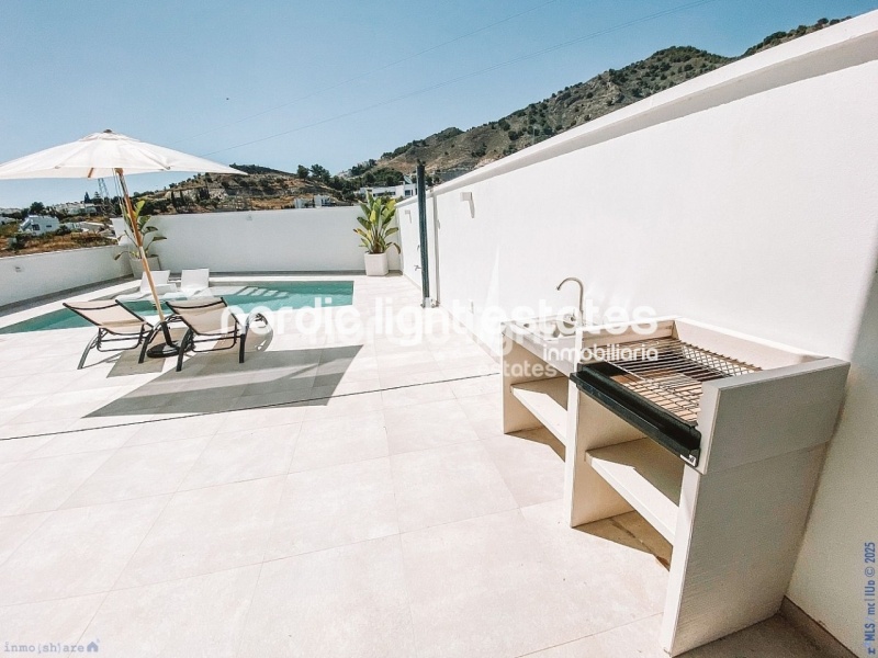 Contemporary style, comfort, prime location in Nerja