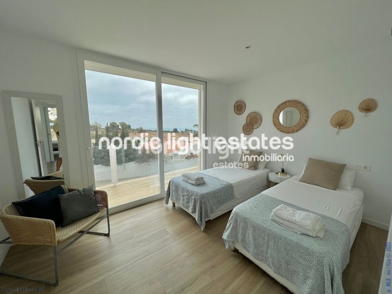 Contemporary style, comfort, prime location in Nerja