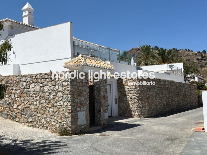 Modern and stylish dream villa in Almuñécar