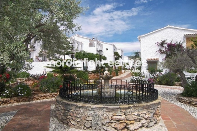 Magnificent semi-detached villa in Capistrano Village, Nerja