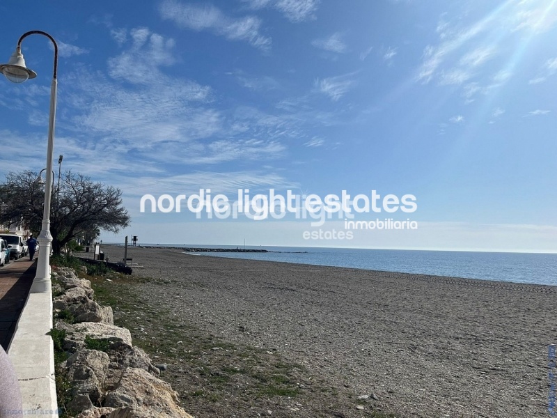 Apartamento frente al mar en Caleta de Vélez