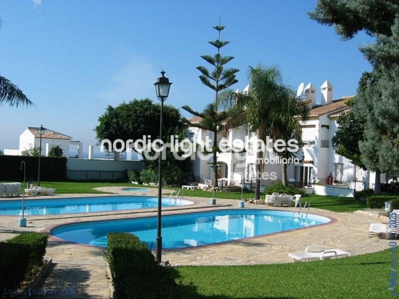 Bonita casa adosada de 4 dormitorios y 3 baños en Caleta de Vélez 