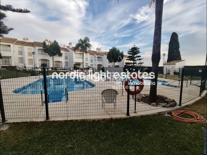 Bonita casa adosada de 4 dormitorios y 3 baños en Caleta de Vélez 