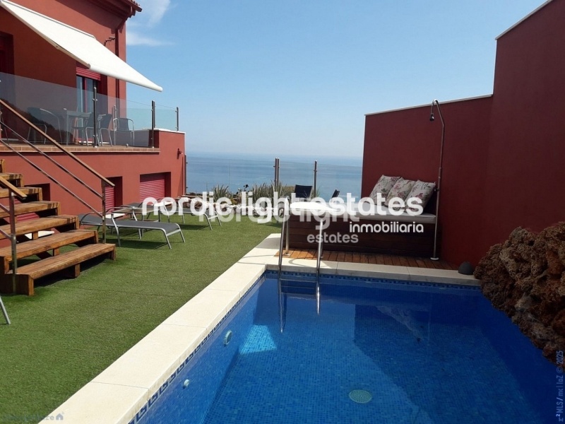 Similar properties Villa with breathtaking sea views in Nerja 