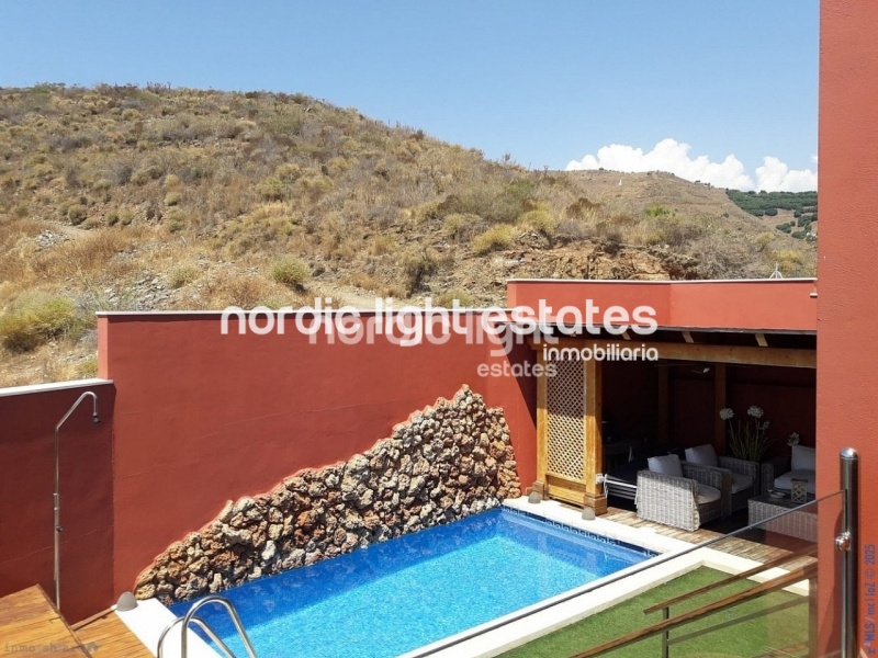 Similar properties Villa with breathtaking sea views in Nerja 