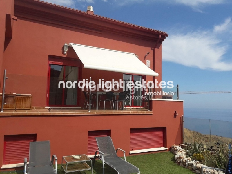 Similar properties Villa with breathtaking sea views in Nerja 