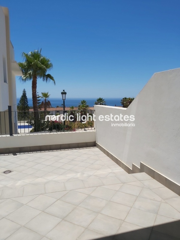 Villa casi nueva con vistas espectaculares en Capistrano, Nerja