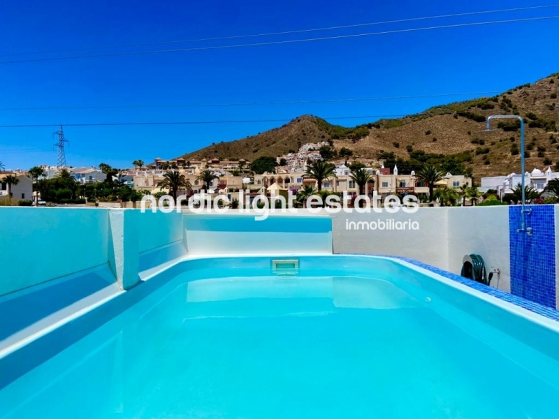 Villa casi nueva con vistas espectaculares en Capistrano, Nerja