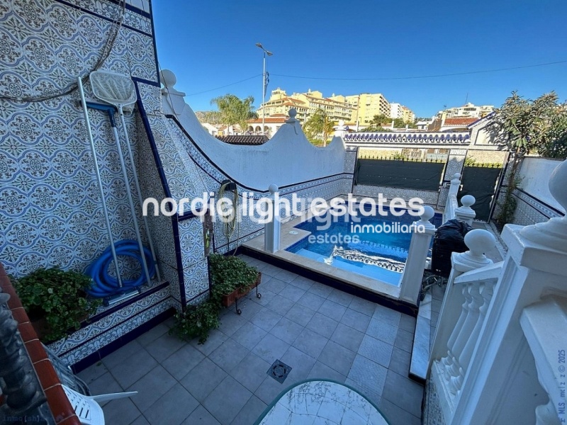 Gran casa adosada 5 dormitorios con piscina privada y cochera