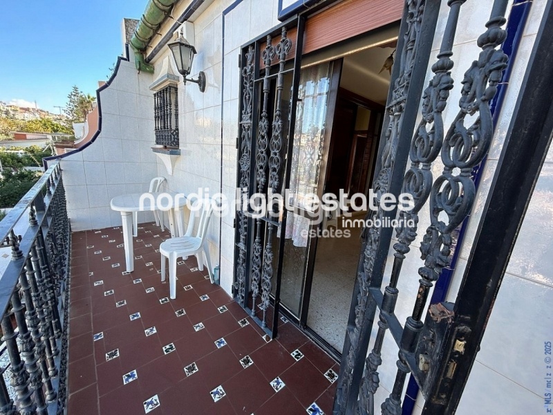 Gran casa adosada 5 dormitorios con piscina privada y cochera