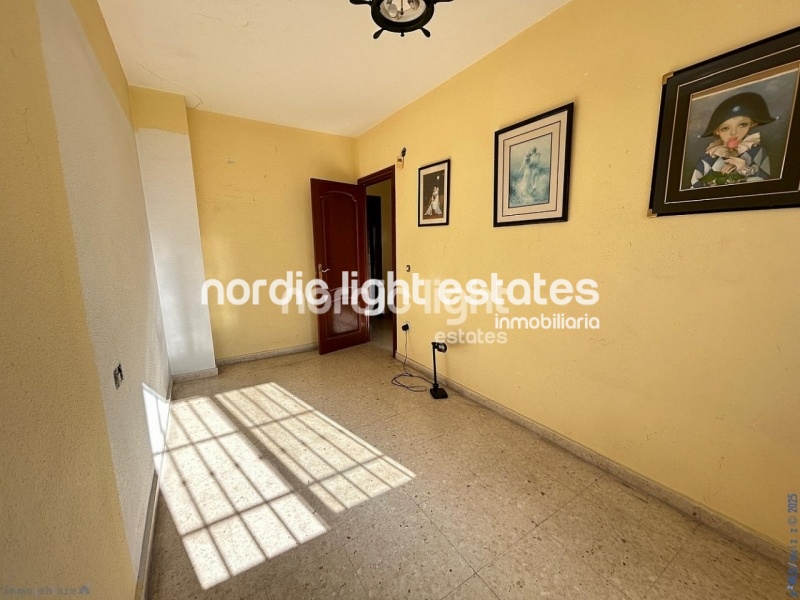 Gran casa adosada 5 dormitorios con piscina privada y cochera