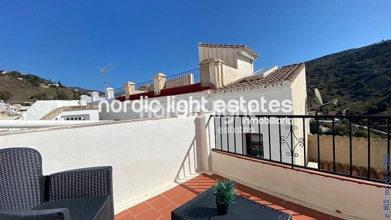 Townhouse with 3 renovated studios in Torrox