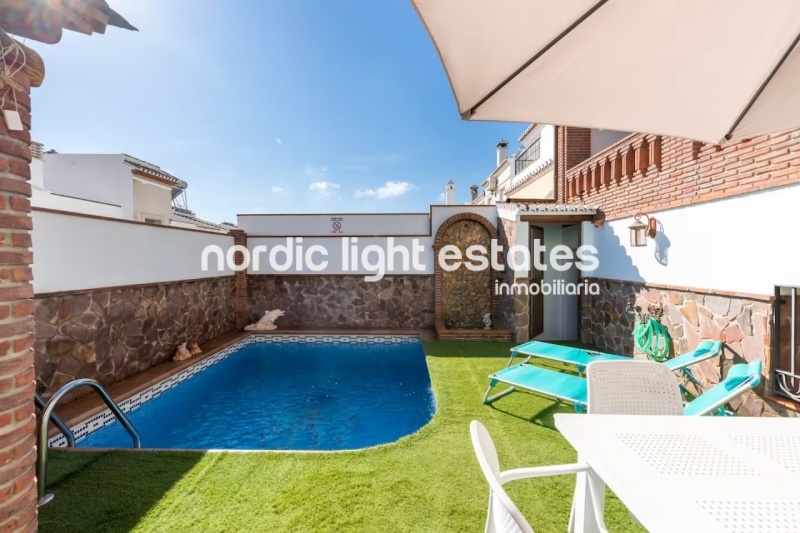 Para el invierno 2025/26. Tranquilo apartamento con piscina privada en Nerja