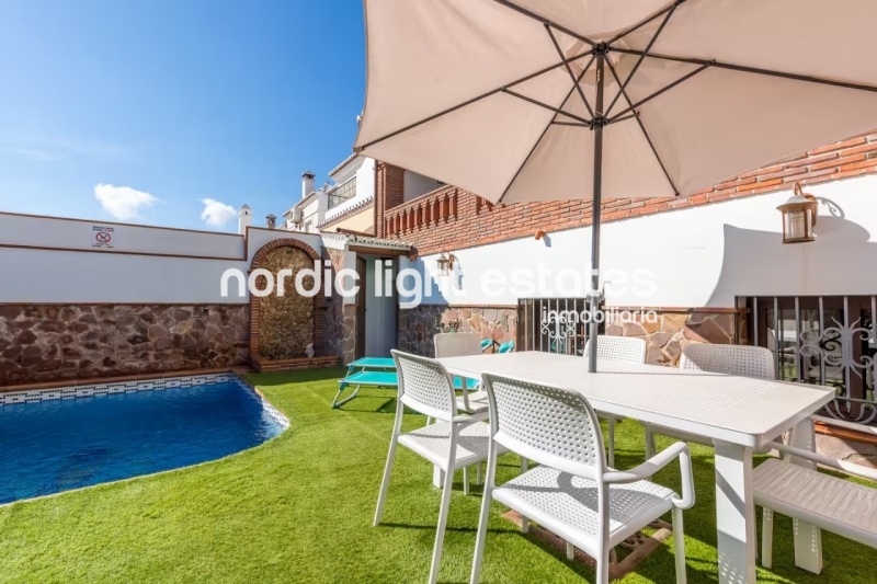 Para el invierno 2025/26. Tranquilo apartamento con piscina privada en Nerja