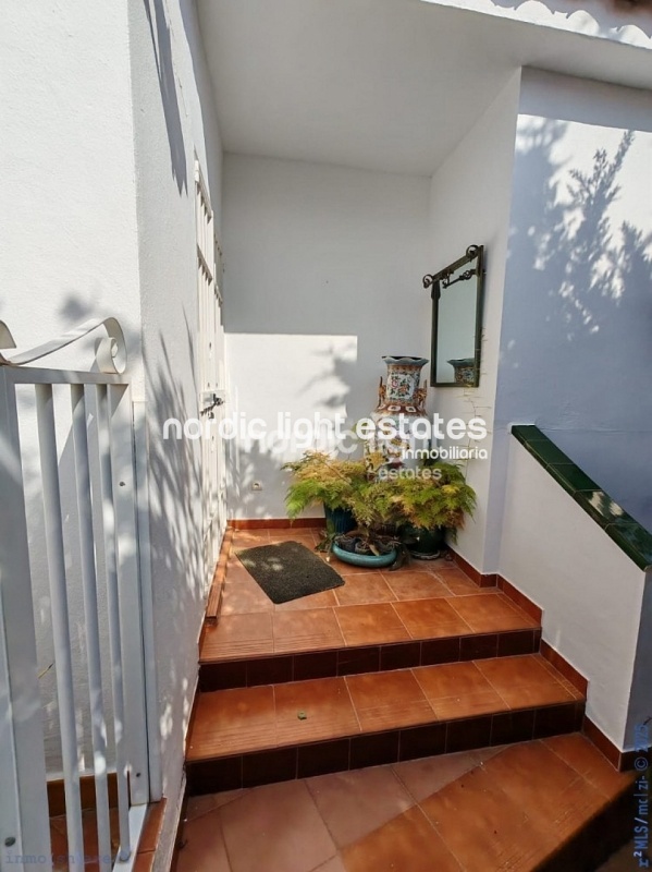 Stunning villa 5 beds in Nerja. Possibility of expanding up to an additional 250 sqm 