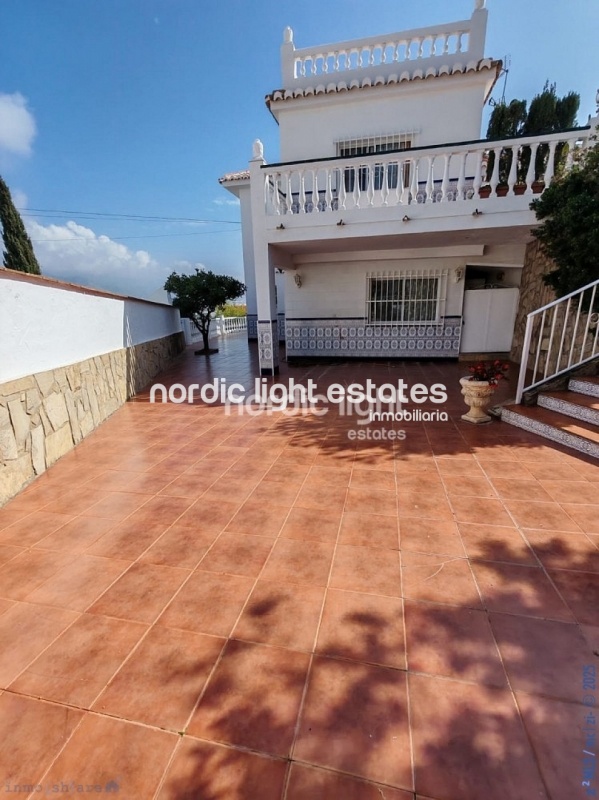 Stunning villa 5 beds in Nerja. Possibility of expanding up to an additional 250 sqm 