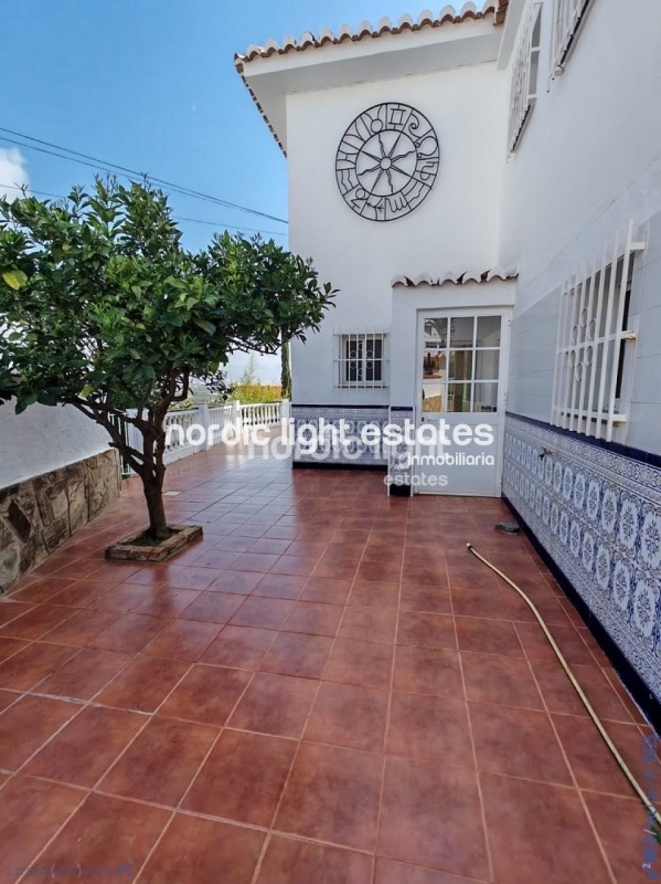 Similar properties Stunning villa 5 beds in Nerja. Possibility of expanding up to an additional 250 sqm 