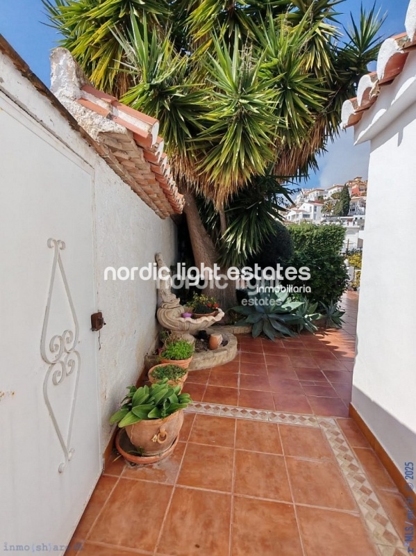 Stunning villa 5 beds in Nerja. Possibility of expanding up to an additional 250 sqm 