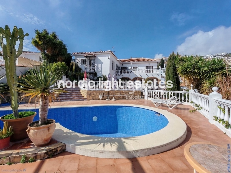 Similar properties Stunning villa 5 beds in Nerja. Possibility of expanding up to an additional 250 sqm 