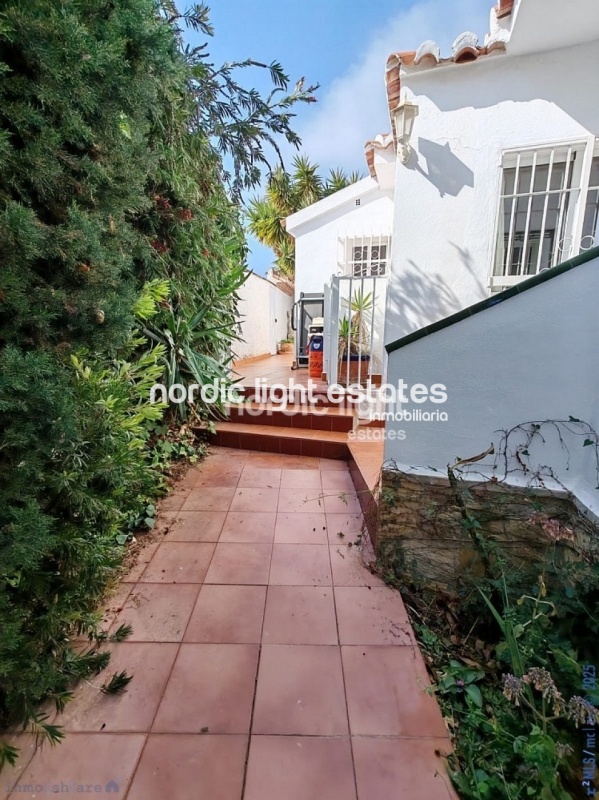 Stunning villa 5 beds in Nerja. Possibility of expanding up to an additional 250 sqm 